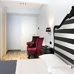 Barbarella Szálloda Nápoly