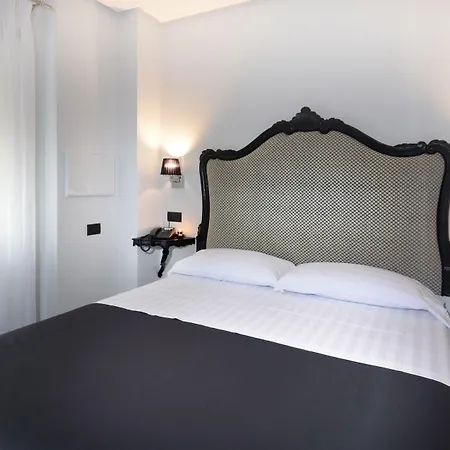 Barbarella 3* نابولي